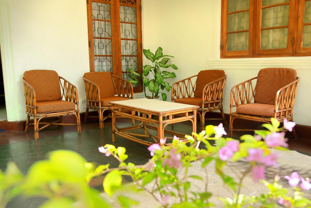 Holiday Nest Bed & Breakfast วัดดูวา ภายนอก รูปภาพ