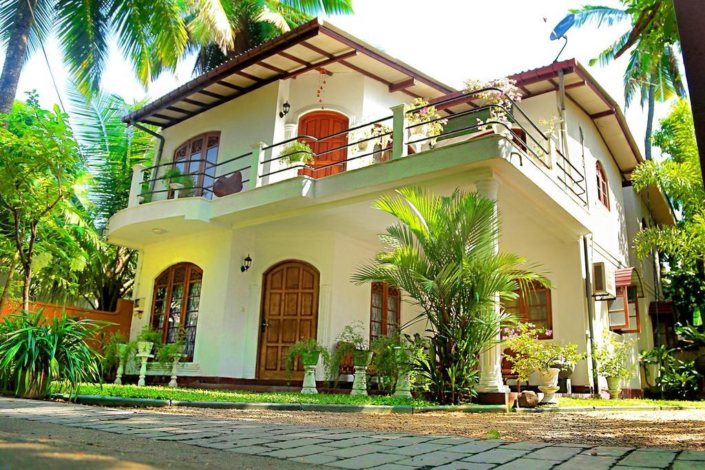 Holiday Nest Bed & Breakfast วัดดูวา ภายนอก รูปภาพ