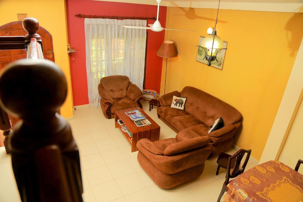 Holiday Nest Bed & Breakfast วัดดูวา ภายนอก รูปภาพ