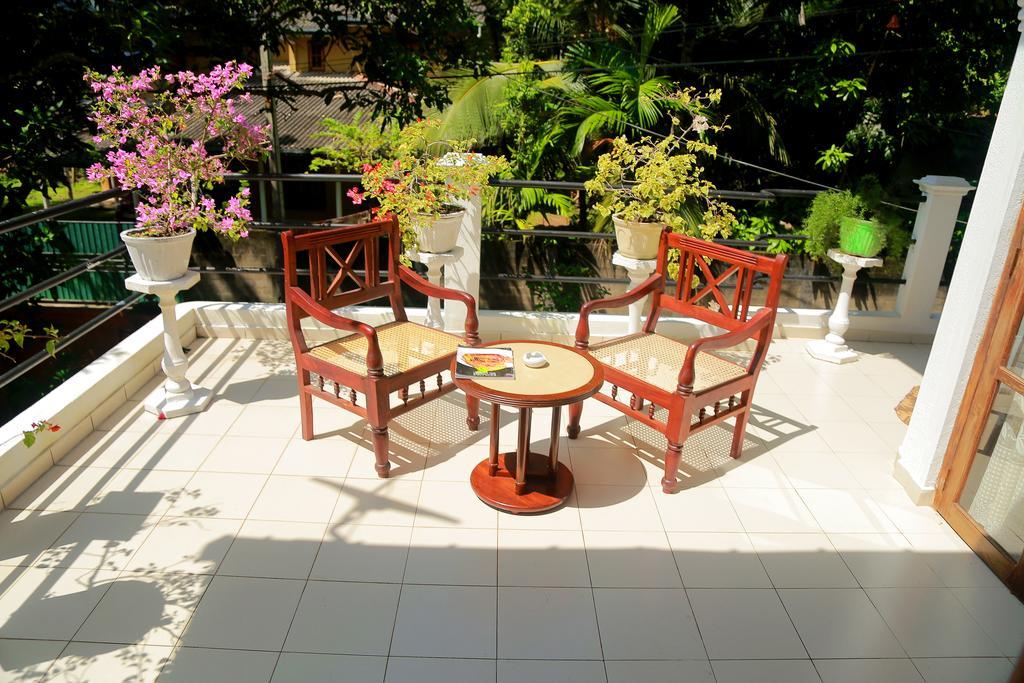 Holiday Nest Bed & Breakfast วัดดูวา ภายนอก รูปภาพ