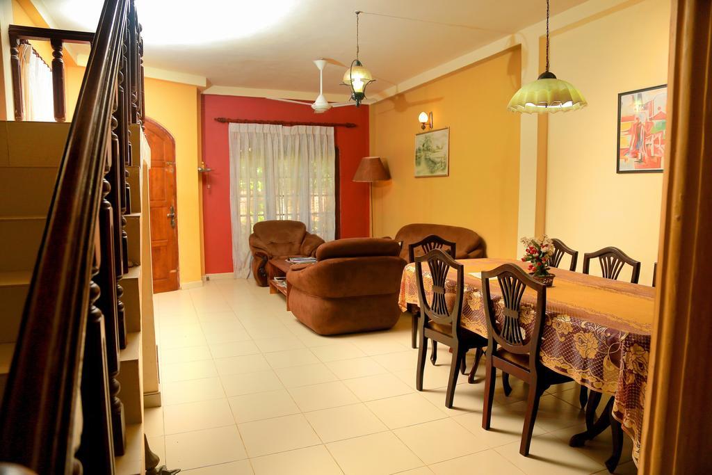 Holiday Nest Bed & Breakfast วัดดูวา ภายนอก รูปภาพ