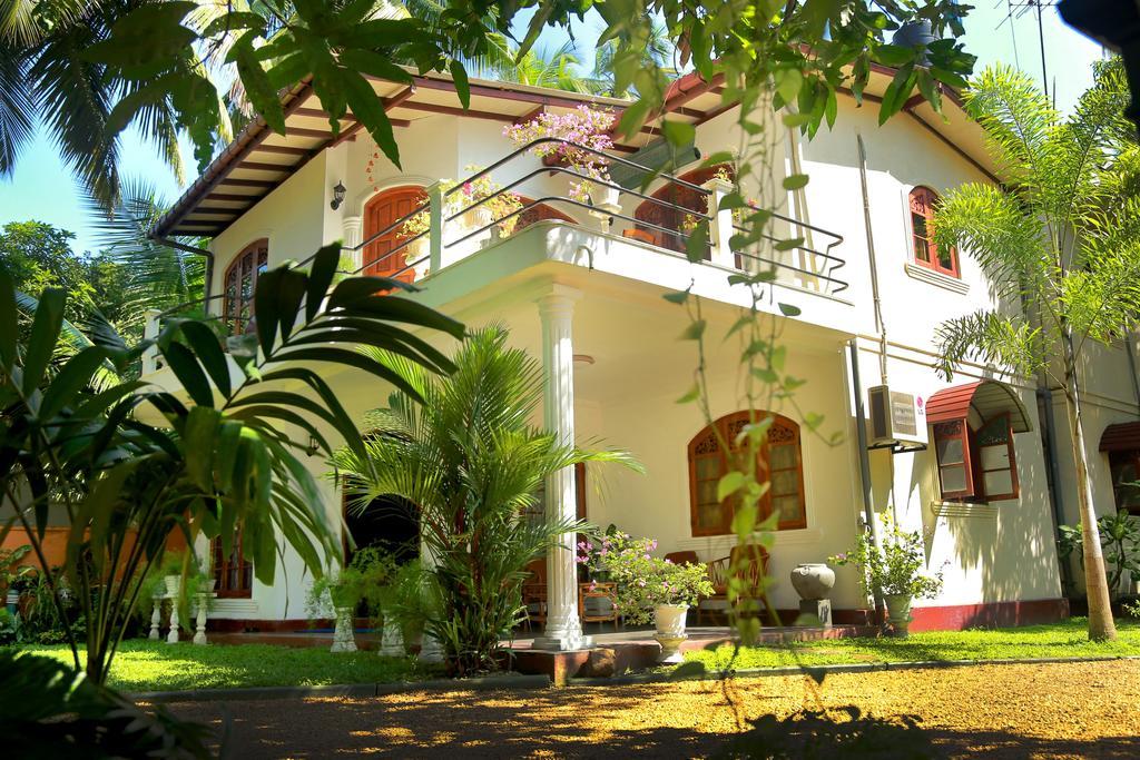 Holiday Nest Bed & Breakfast วัดดูวา ภายนอก รูปภาพ