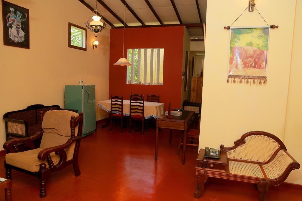 Holiday Nest Bed & Breakfast วัดดูวา ภายนอก รูปภาพ