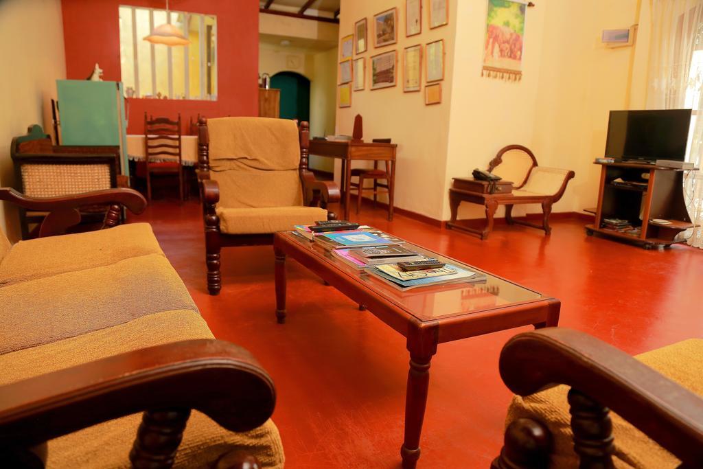 Holiday Nest Bed & Breakfast วัดดูวา ภายนอก รูปภาพ
