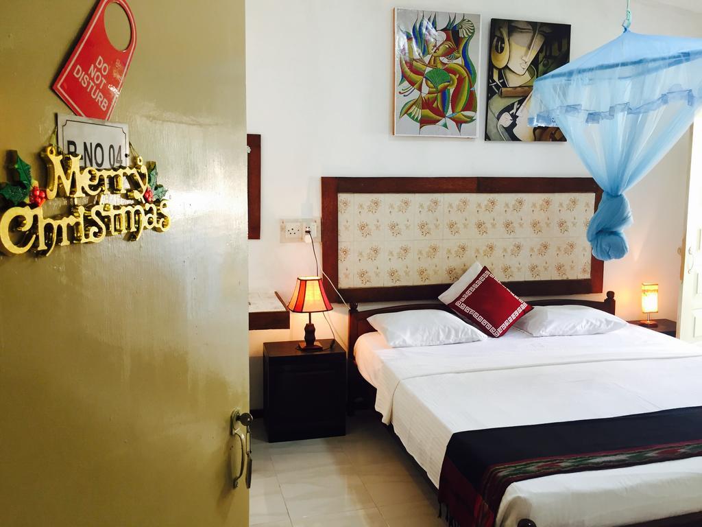 Holiday Nest Bed & Breakfast วัดดูวา ภายนอก รูปภาพ
